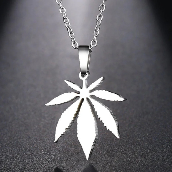 🌸 Refine Maple Leaves Delicate Dainty 925 Silver Plated Necklace, EVGG1078 - Picture 1 of 2